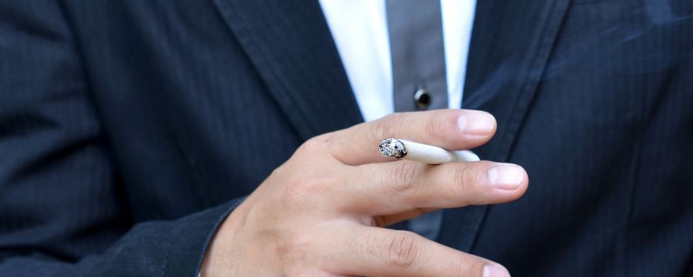 经常抽烟死的早吗 抽烟的危害是什么 抽烟都有哪些危害
