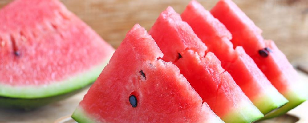 夏季吃西瓜有好处吗 夏天吃西瓜有哪些坏处 日常吃西瓜有哪些禁忌