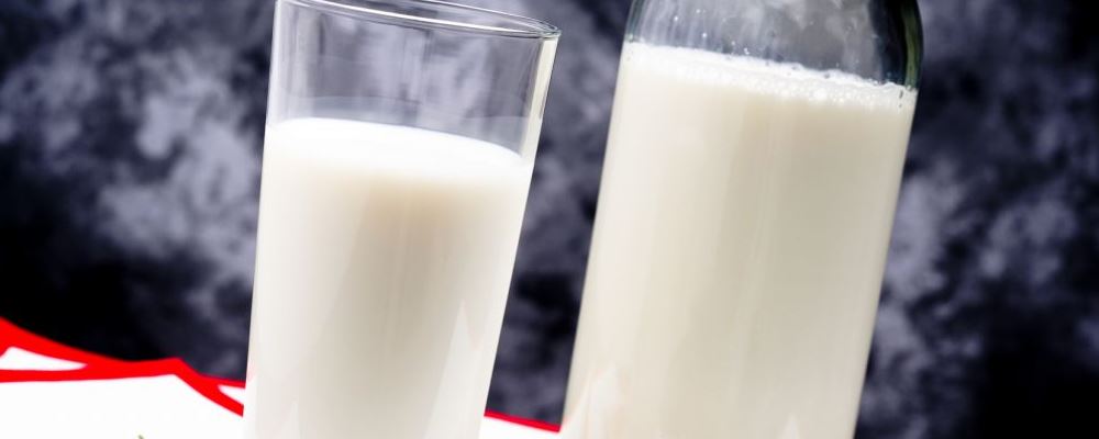 人们如何健康喝牛奶 如何选购牛奶 牛奶是越香浓越好吗