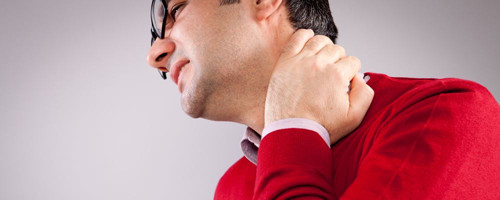 脖子僵硬怎么回事 如何预防颈椎病 脖子僵硬是得了颈椎病吗